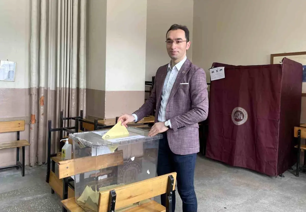 Çaycuma Kaymakamı Mehmet Göze ve eşi oy kullandı