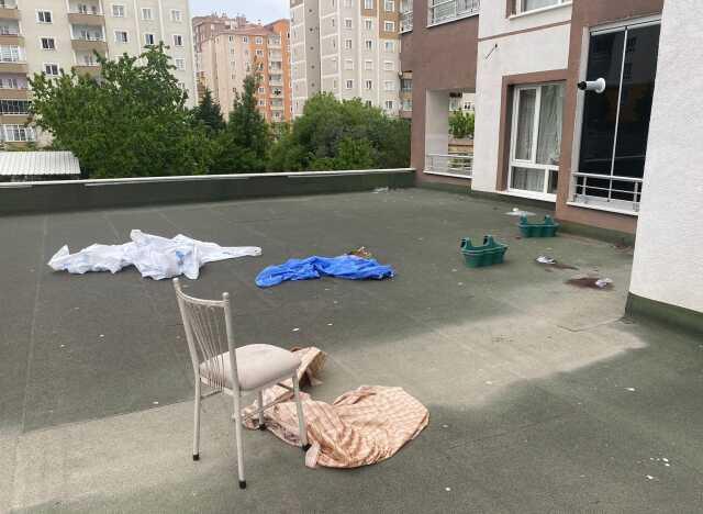 Kayseri'de balkondan düşerek ölen anne ve iki çocuğunun cenazeleri defnedildi