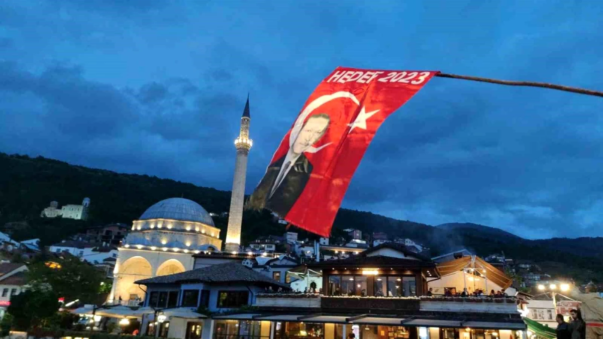 Kosova\'da Cumhurbaşkanlığı seçim sonucu kutlamaları: Sinan Paşa Camii\'nde sela okunuyor