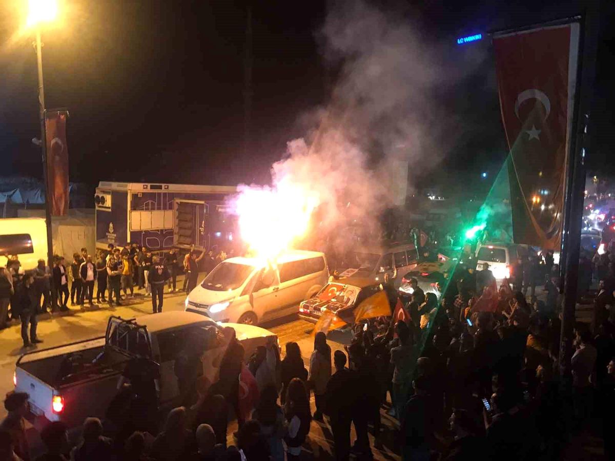 Malatya\'da Vatandaşlar Sokaklara Döküldü