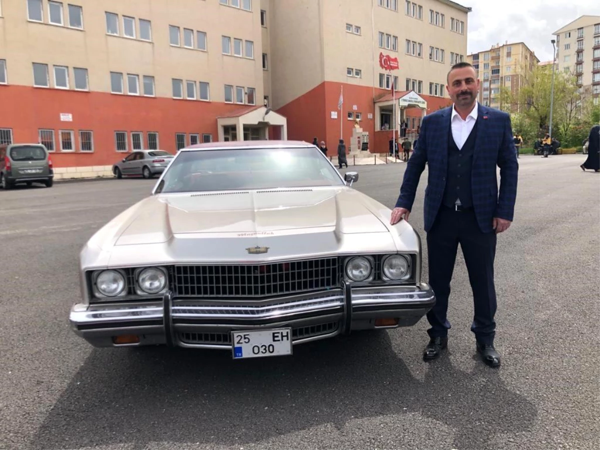 Erzurumlu iş insanı Haluk Ertek, Alparslan Türkeş\'in otomobiliyle oy kullanmaya gitti