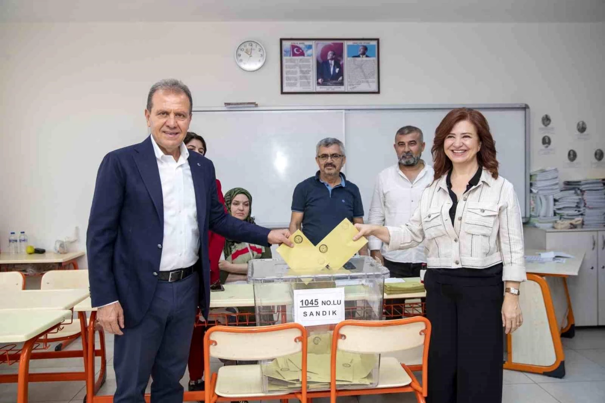 Mersin\'de Belediye Başkanları Oylarını Kullandı