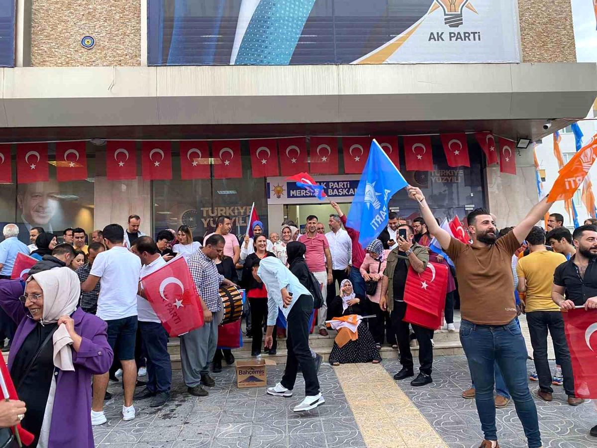 Cumhurbaşkanı Erdoğan\'ın Zaferi Mersin\'de Kutlandı