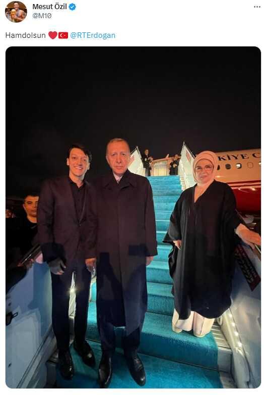 Mesut Özil, uçak önünden Cumhurbaşkanı Erdoğan'la kare paylaştı: Hamdolsun