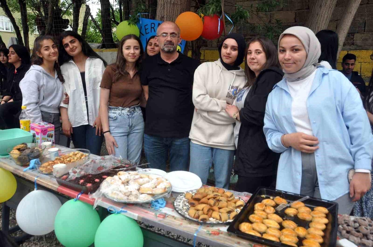 Yüksekova\'da kolej öğretmenleri ve öğrencileri bahar şenliği düzenledi