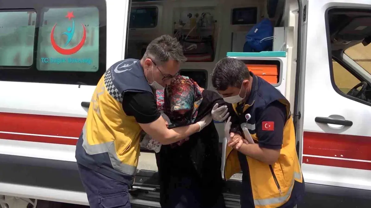 Oy kullanmaya ambulansla gittiler