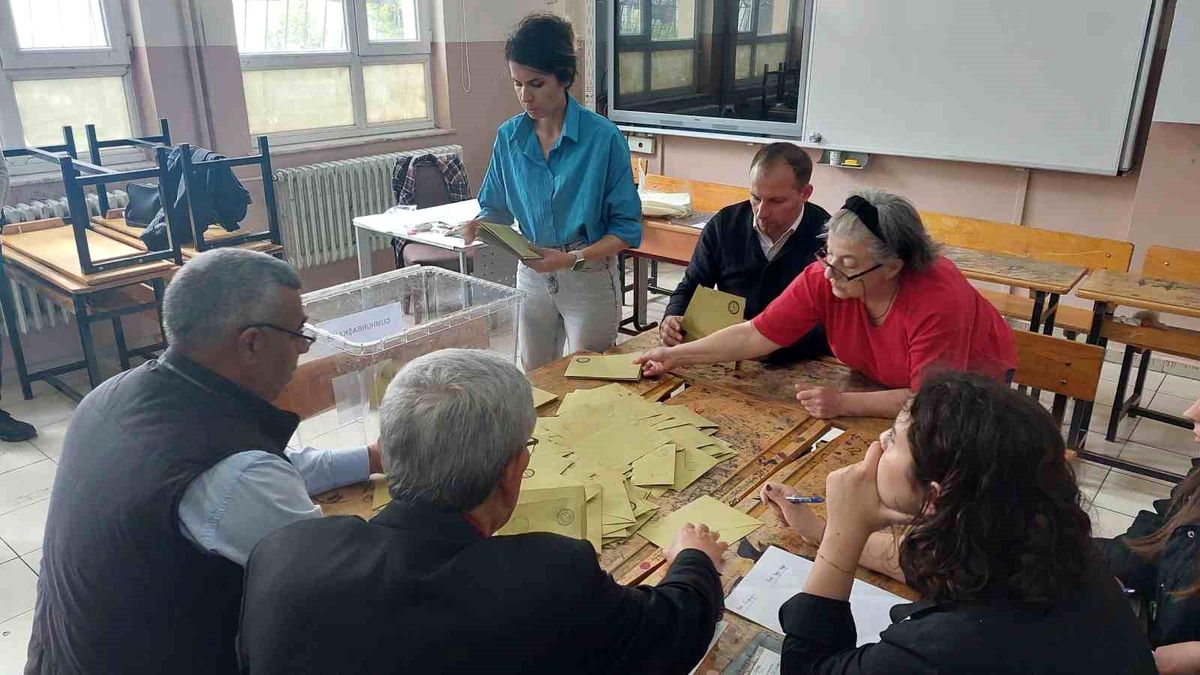 Tekirdağ\'da Sandıklar Açıldı, Oylar Sayılmaya Başlandı