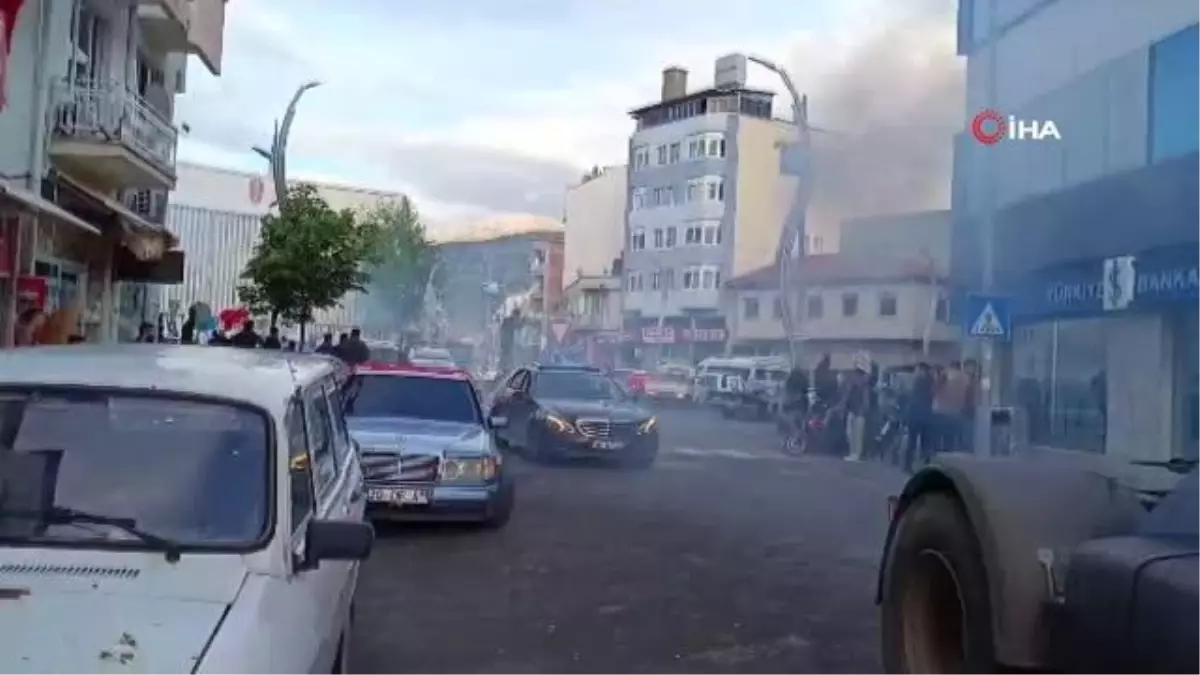 Seçim sonuçlarını tır konvoyuyla kutladılar