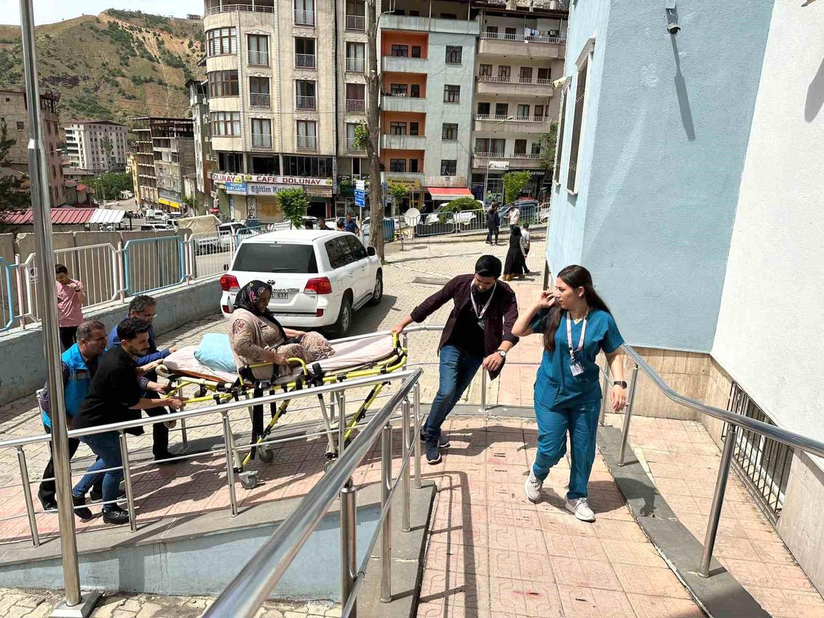 Hasta Sedye İle Oy Kullanmaya Geldi