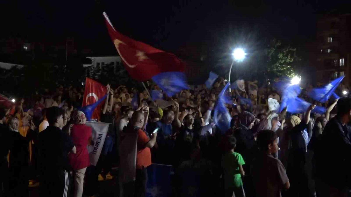 Siirt\'te seçim kutlaması başladı
