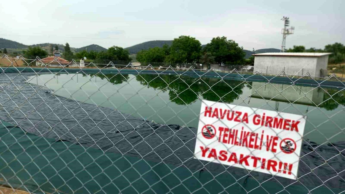 Manisa\'da Bağcılık Yapan Vatandaş Devasa Havuz Yaptırdı