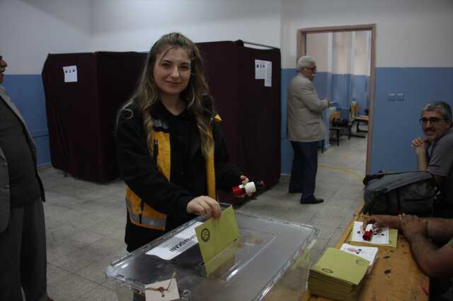 Türkiye sandık başında! İşte oy verme işlemlerinden yansıyan kareler Türkiye sandık başında! İşte oy verme işlemlerinden yansıyan kareler