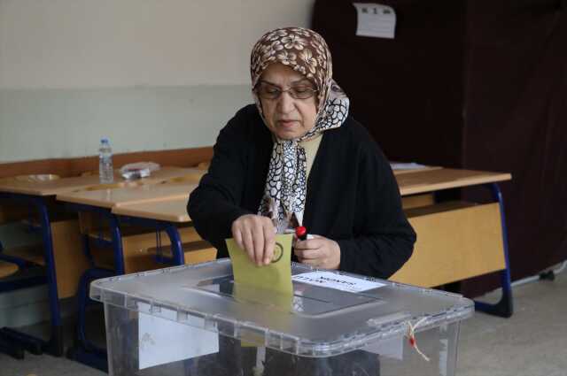 Türkiye sandık başında! İşte oy verme işlemlerinden yansıyan kareler Türkiye sandık başında! İşte oy verme işlemlerinden yansıyan kareler
