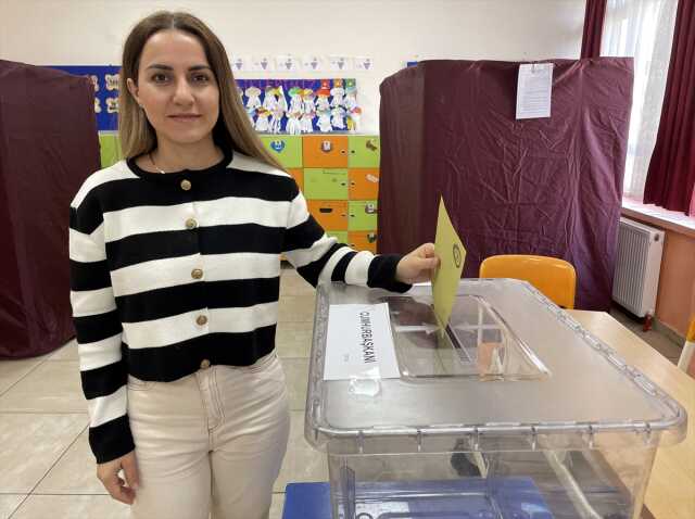 Türkiye sandık başında! İşte oy verme işlemlerinden yansıyan kareler Türkiye sandık başında! İşte oy verme işlemlerinden yansıyan kareler