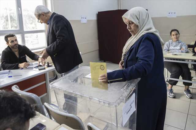 Türkiye sandık başında! İşte oy verme işlemlerinden yansıyan kareler Türkiye sandık başında! İşte oy verme işlemlerinden yansıyan kareler