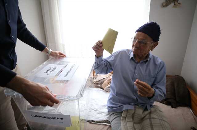 Türkiye sandık başında! İşte oy verme işlemlerinden yansıyan kareler Türkiye sandık başında! İşte oy verme işlemlerinden yansıyan kareler