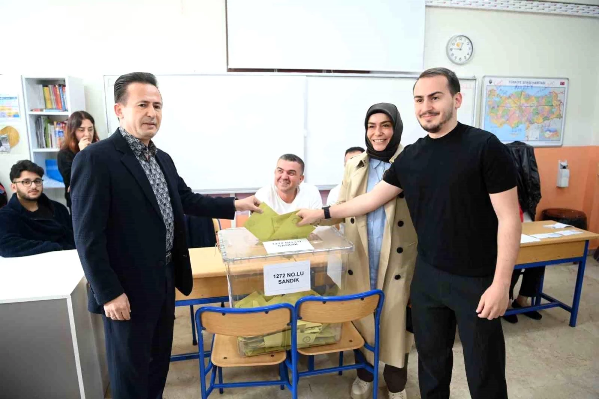 Tuzla Belediye Başkanı Dr. Şadi Yazıcı oy kullandı