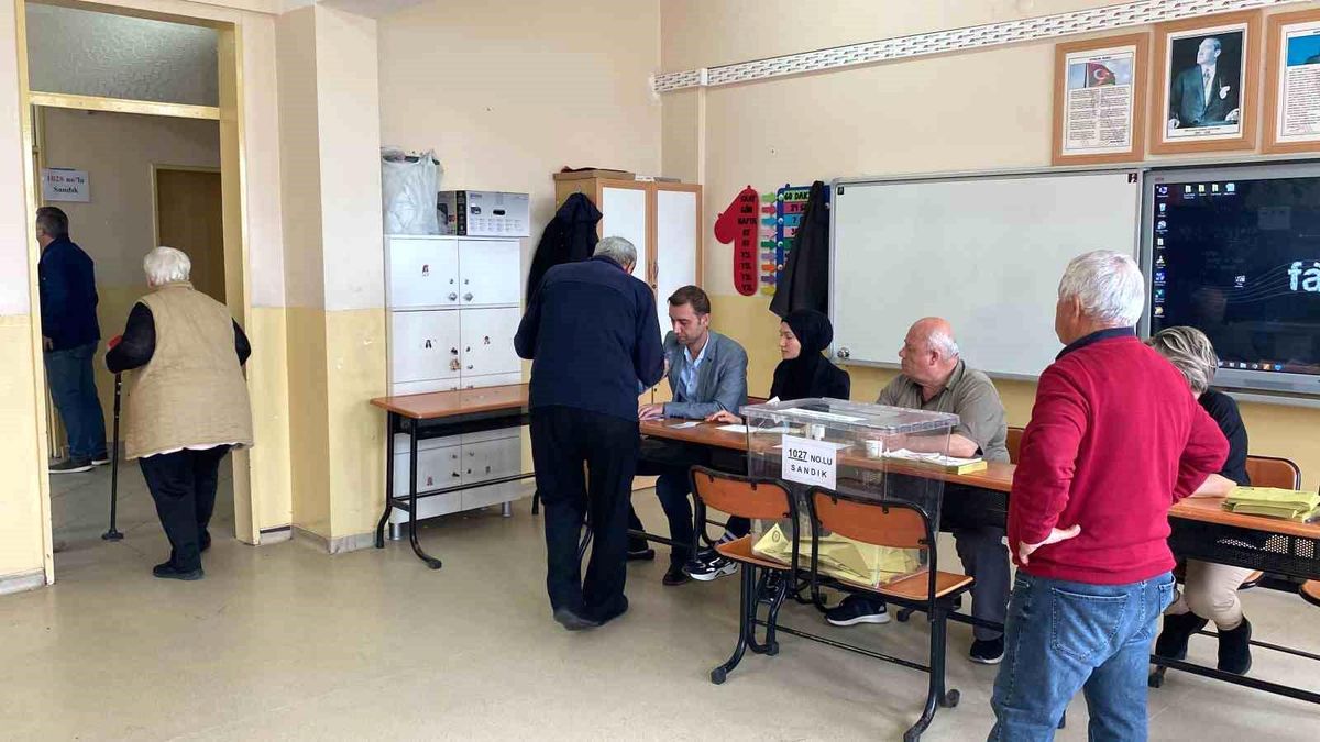 Uzunköprü\'de oylar sandıkla buluşmaya başladı