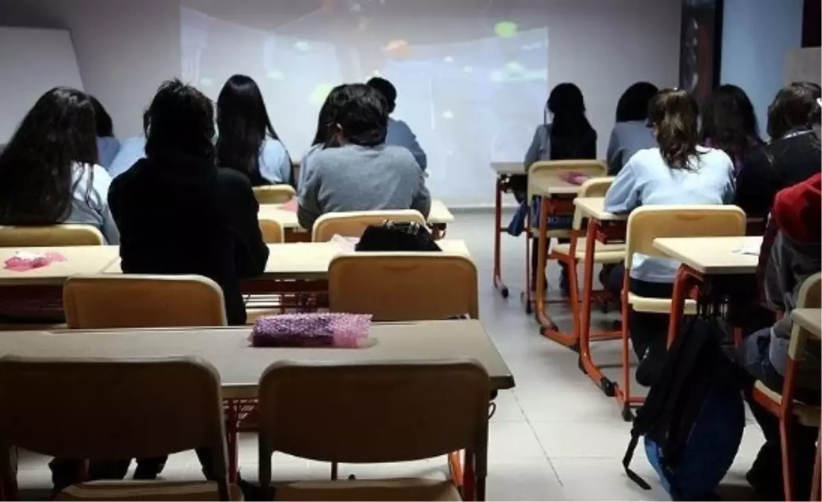 Yarın resmi tatil mi? Yarın okullar tatil mi?