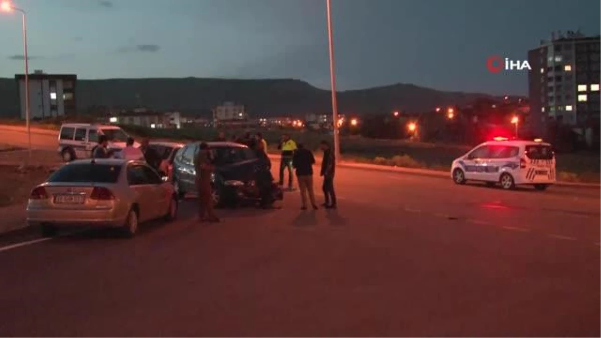 Kayseri\'de 2 Otomobil Çarpıştı: 7 Yaralı