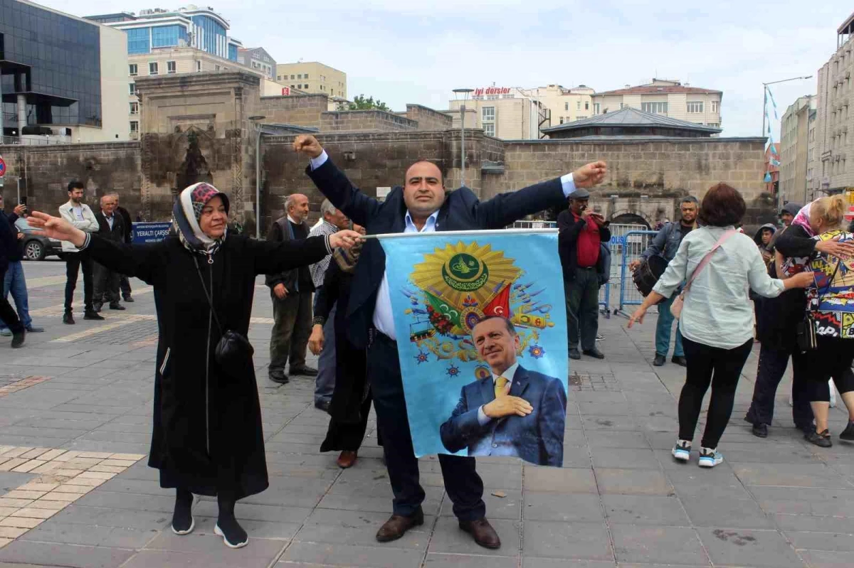Kayseri\'de adak adayan vatandaş, Erdoğan\'ın seçilmesi halinde adakını yerine getirdi