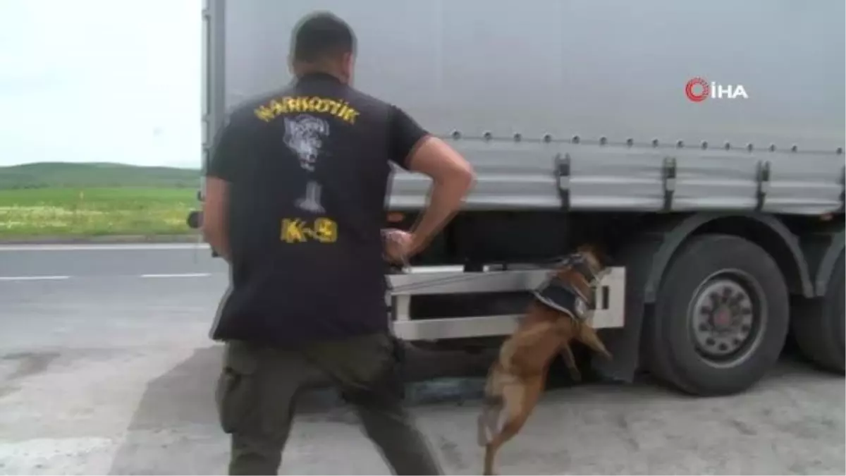 Ağrı\'da Tırın Yakıt Deposunda 537 Kilo 250 Gram Metamfetamin Ele Geçirildi