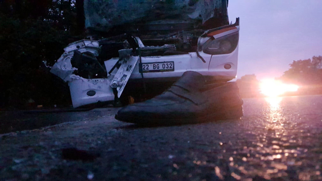 AK Parti seçmenlerini taşıyan otobüs TIR'a çarptı: 22 yaralı
