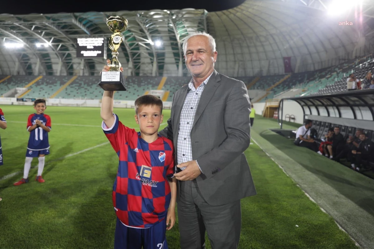 Akhisar Belediyesi\'nin \'Çağlak Festivali\', Futbol Turnuvasıyla Sona Erdi
