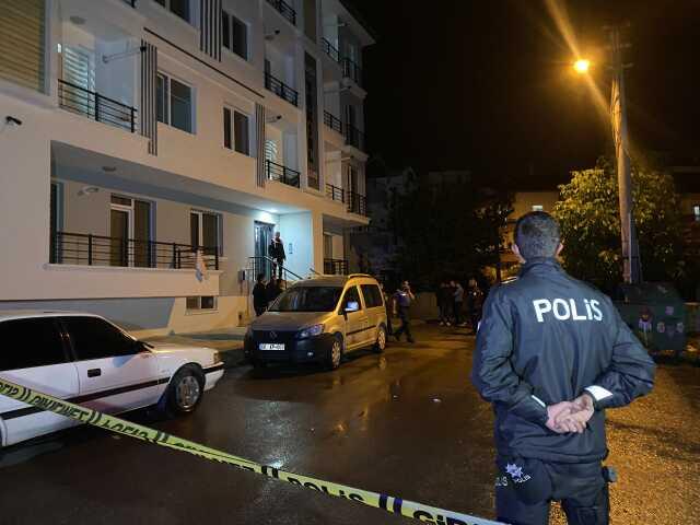 Aksaray'da kız arkadaşı tarafından silahla vurulan polis ağır yaralandı Aksaray'da kız arkadaşı tarafından silahla vurulan polis ağır yaralandı