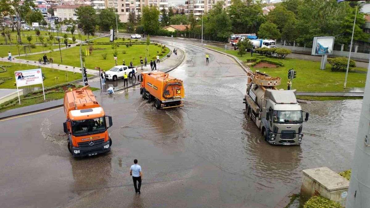 Ankara\'da Yağmur ve Dolu Etkili Oldu