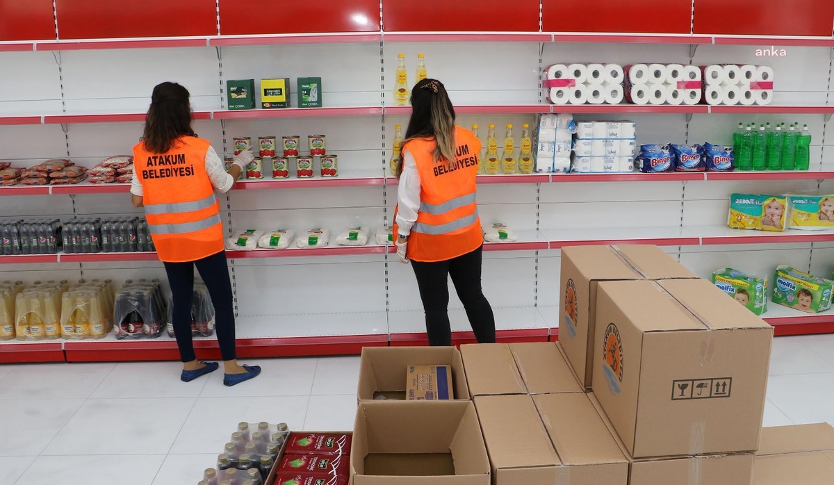 Atakum Belediyesi\'nin Ata Market\'i ihtiyaç sahiplerine yardım etmeye devam ediyor