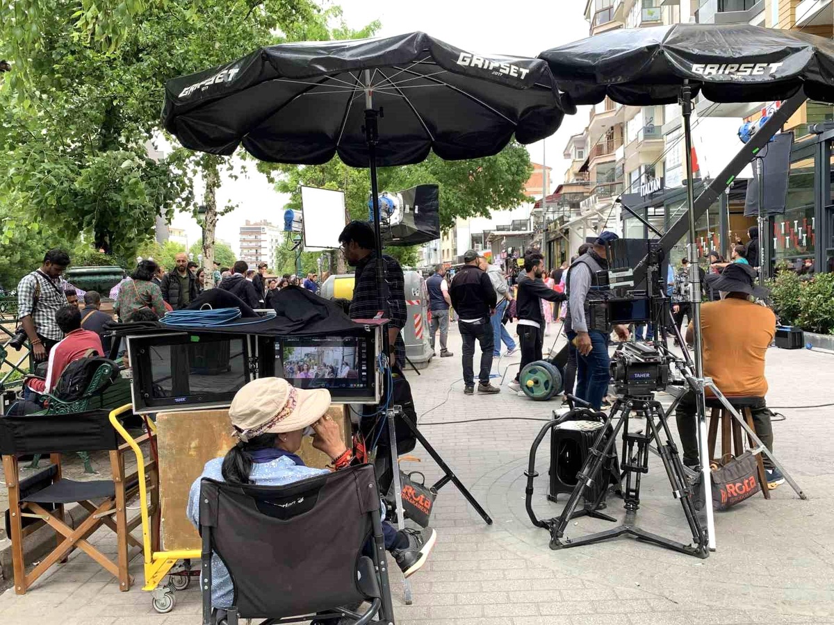 Bangladeşli Sanatçı Adalar\'da Klip Çekti