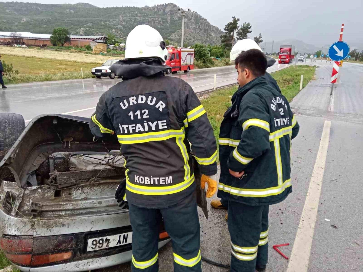 Burdur\'da Otomobil Takla Attı: 1 Yaralı