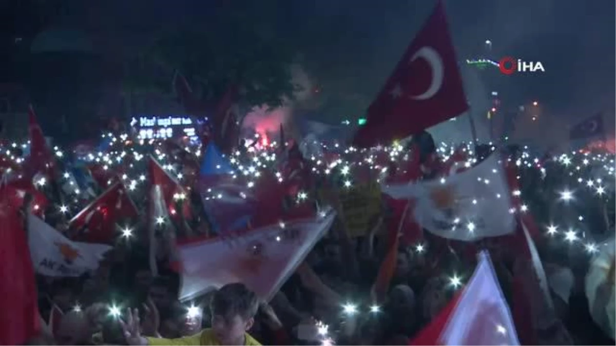 Bursa\'da Cumhurbaşkanı Erdoğan\'a Destek Verenler Coşkuyla Kutladı