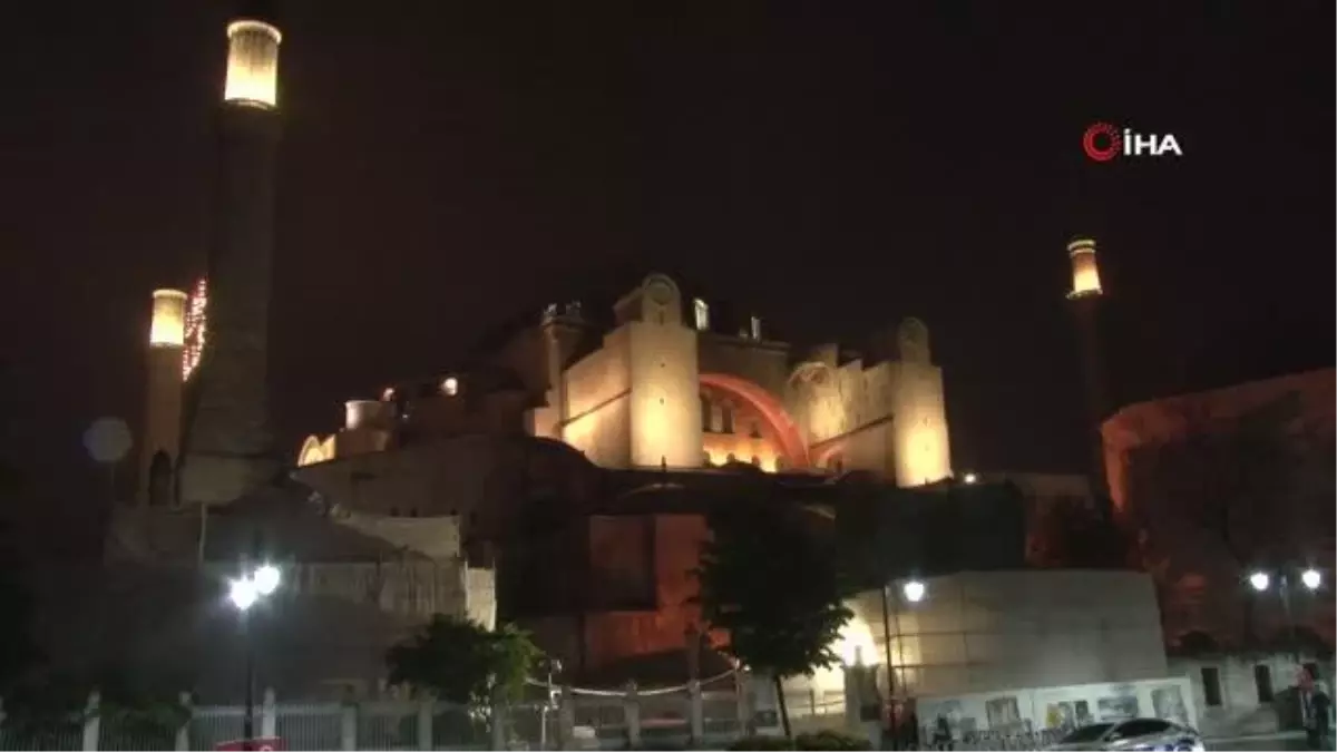 Diyanet İşleri Başkanı İstanbul\'un Fethi\'nin 570. yıl dönümünde Ayasofya\'da sabah namazı kıldırdı