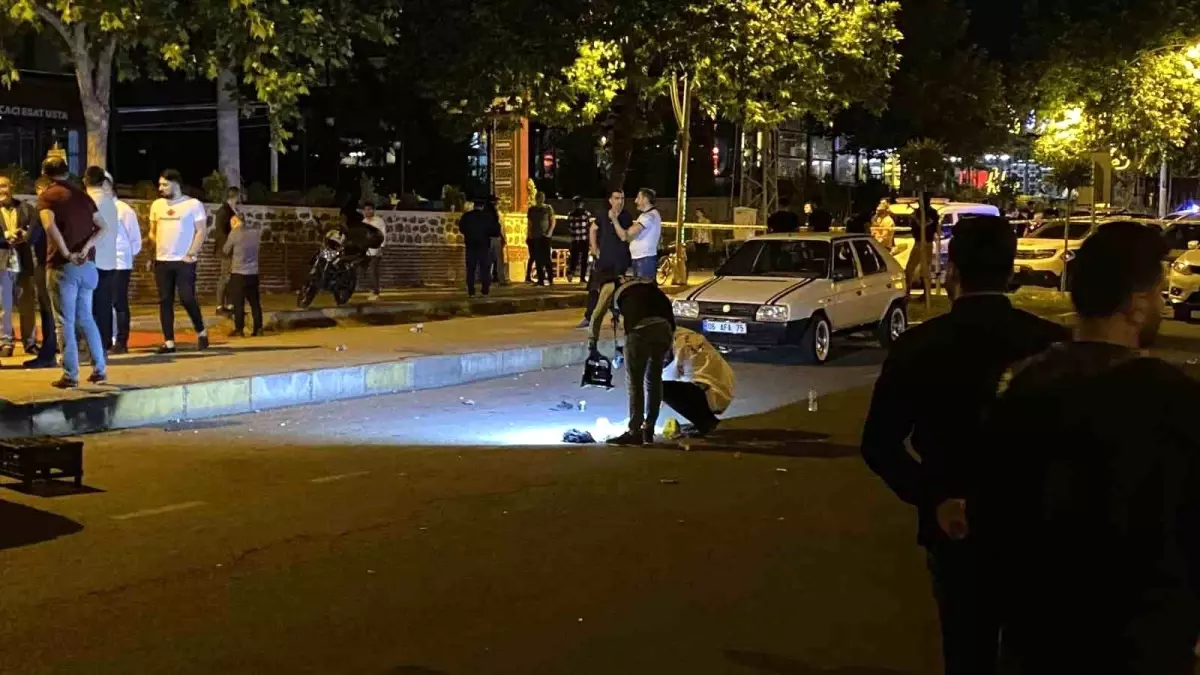 Diyarbakır\'da alkolü grup paçacıda olay çıkardı: 2 yaralı
