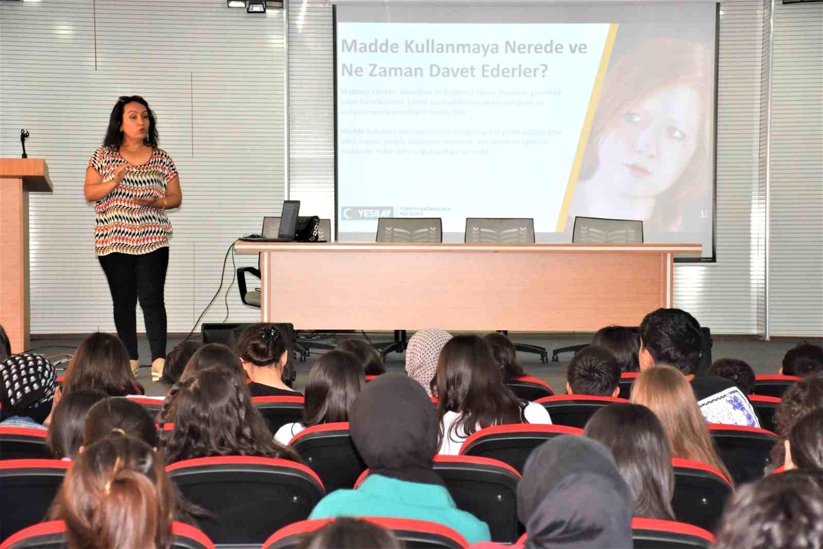 Diyarbakır\'da öğrencilere madde bağımlığına yönelik koruyucu seminer