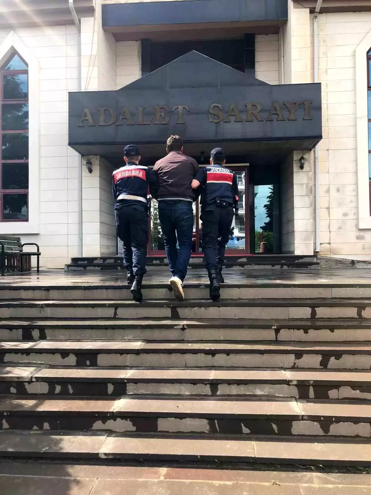 Antalya\'da hırsızlık suçundan aranan şahıs yakalandı