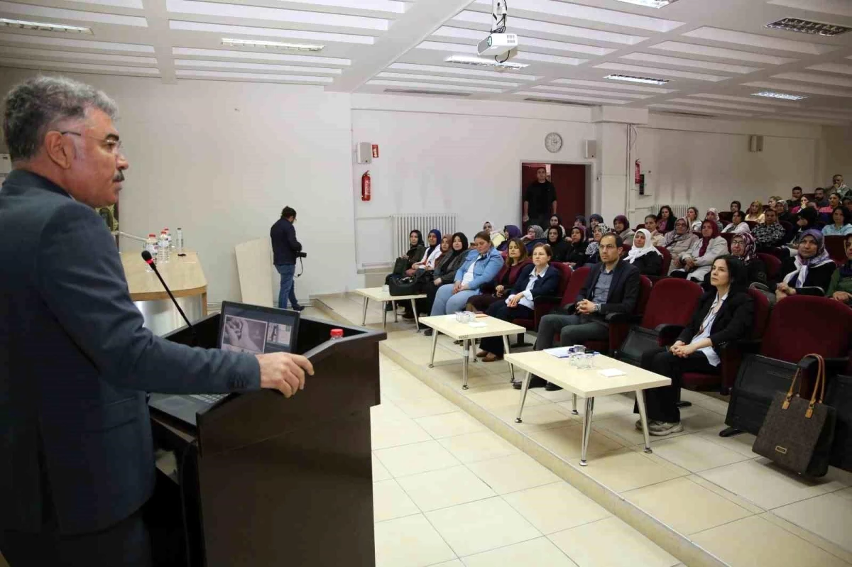 Kayseri\'de Anne ve Anne Adayları Uyuşturucu Konusunda Bilgilendirildi