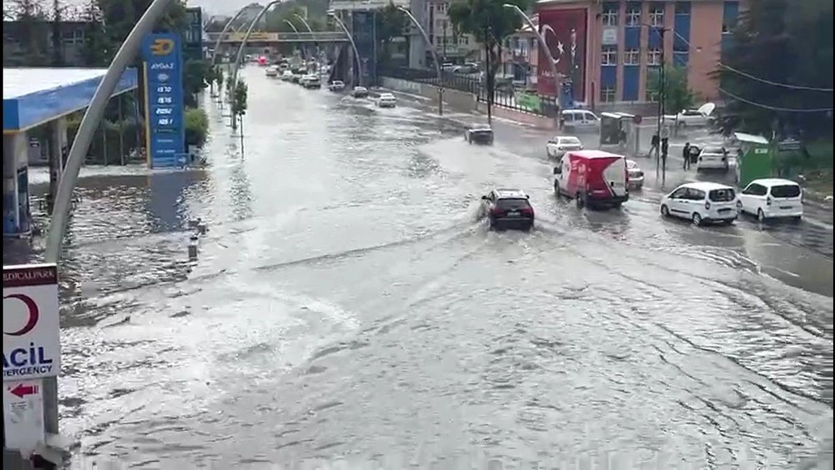 Keçiören Belediye Başkanı Altınok, sel baskınlarına tepki gösterdi