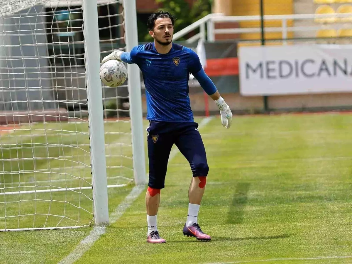 Bucaspor 1928 kalecisi Kıvanç Küçükkarış, 18 maçta kalesini gole kapattı