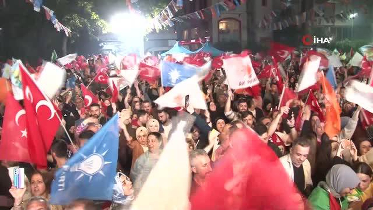 Kocaeli\'de seçim kutlaması: Vatandaşlar sokağa akın etti