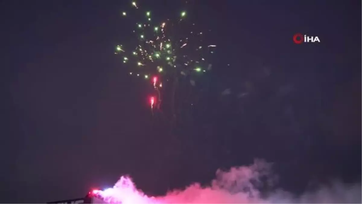 Küçükçekmece\'de Cumhurbaşkanlığı Seçim Zaferi Kutlaması