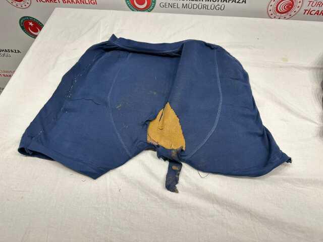 Sabiha Gökçen Havalimanı'nda Kıyafetlere Emdirilmiş Altın Ele Geçirildi Sabiha Gökçen Havalimanı'nda Kıyafetlere Emdirilmiş Altın Ele Geçirildi