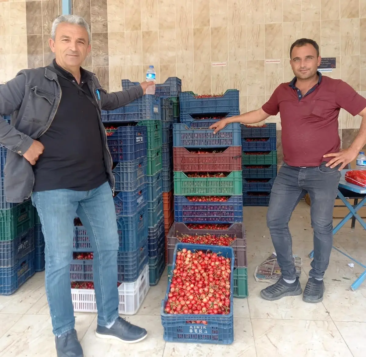 Selendi\'de Sezonun İlk Kiraz Pazarı Kuruldu