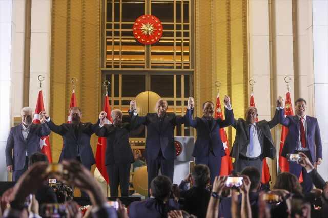 Son dakika: Cumhurbaşkanı Erdoğan, seçim zaferi sonrası balkon konuşması yaptı! Sığınmacı mesajı dikkat çekti