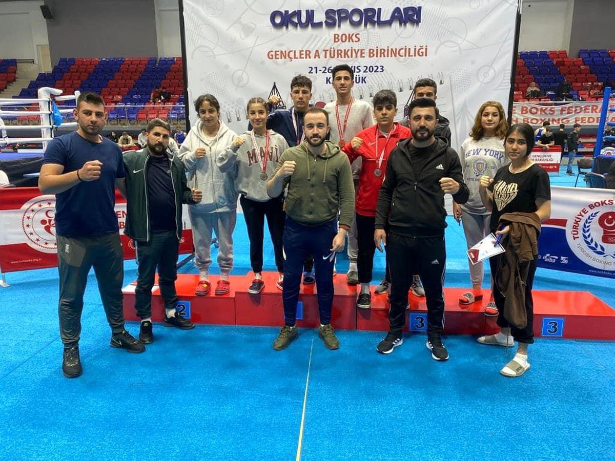 Vanlı boksörler Türkiye şampiyonasından madalyalarla döndü