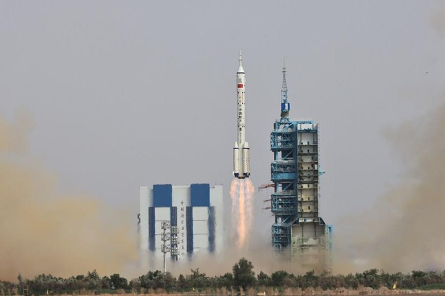 Çin 3 Astronotunu 5 Aylık Görev İçin Uzay İstasyonuna Gönderdi
