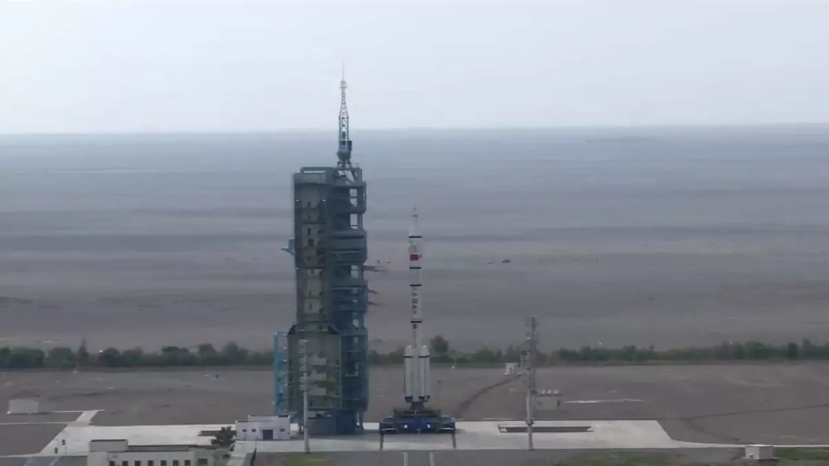 Çin\'in Shenzhou-16 Mürettebatlı Uzay Aracı 5 Aylık Görev İçin Uzaya Fırlatıldı