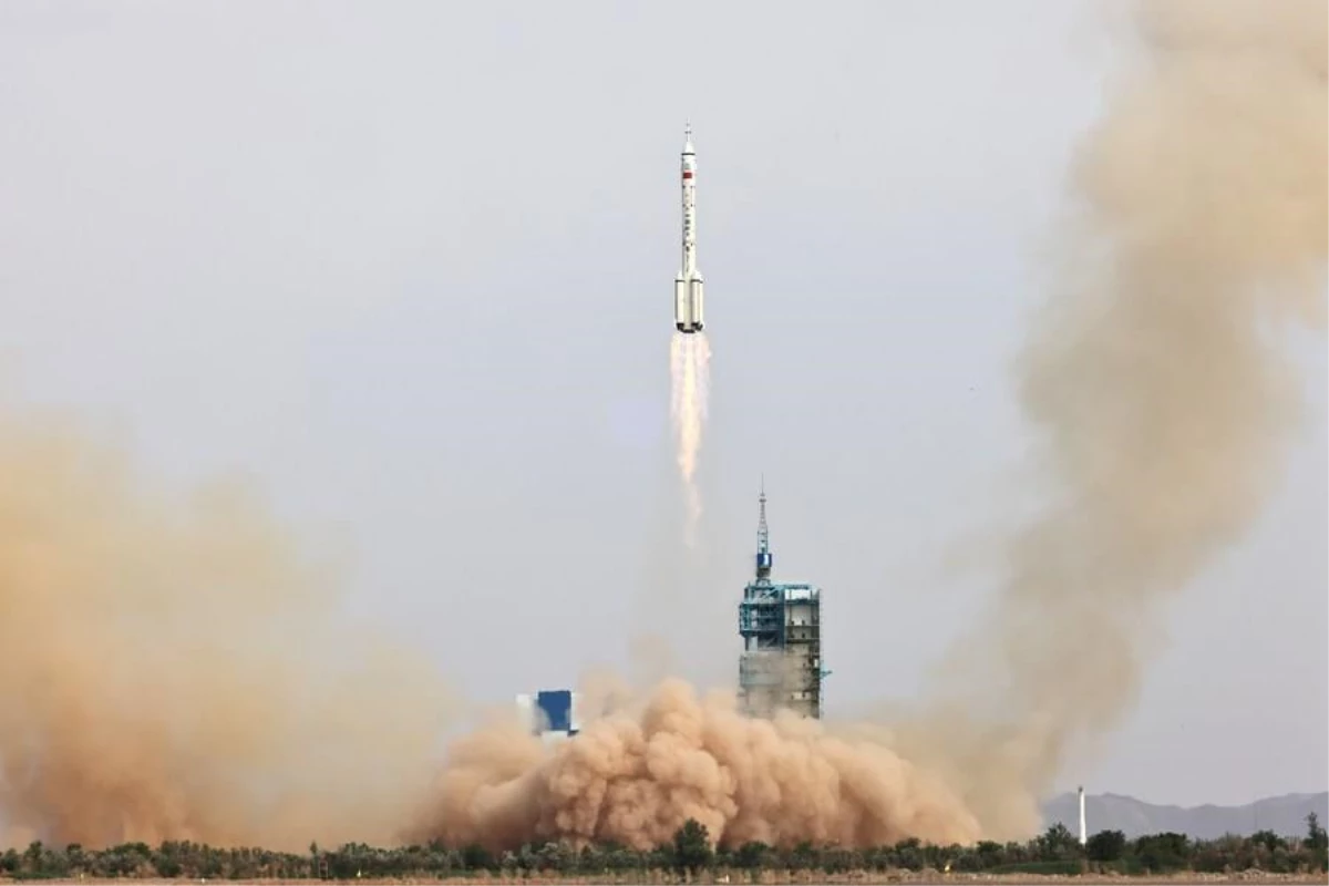 Çin, Shenzhou-16 uzay aracıyla üç astronotu uzay istasyonuna gönderdi